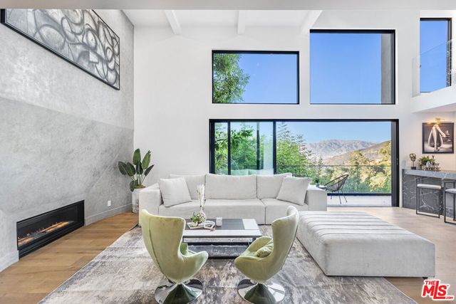7317 Caverna Drive, Los Angeles, CA 90068