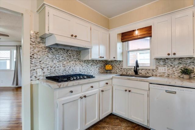 995 N Westlink Ave, Wichita, KS 67212