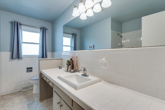 995 N Westlink Ave, Wichita, KS 67212