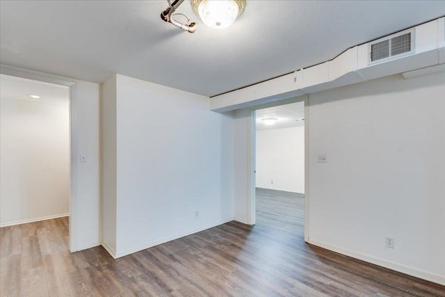 995 N Westlink Ave, Wichita, KS 67212