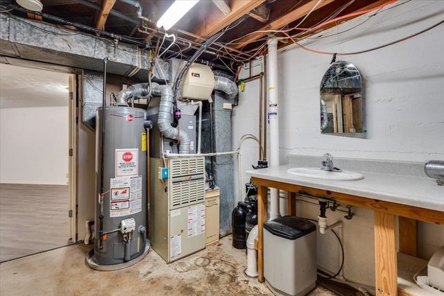 995 N Westlink Ave, Wichita, KS 67212