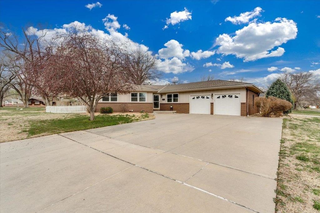 995 N Westlink Ave, Wichita, KS 67212