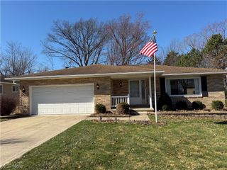 5860 N Crossview Road, Seven Hills, OH 44131