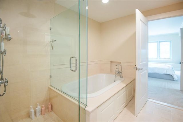1 Tower Drive 306, Portsmouth, RI 02871