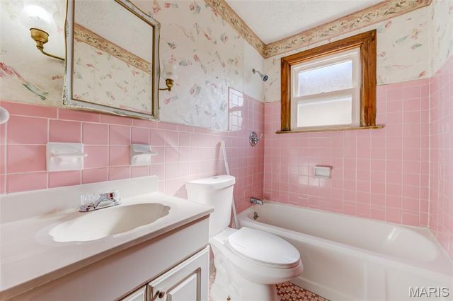 9721 Midland Boulevard, Overland, MO 63114