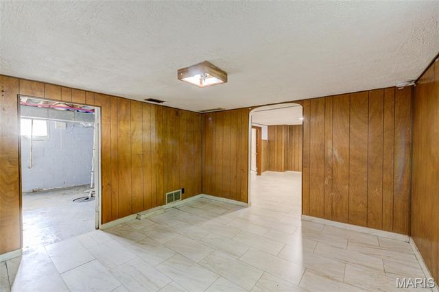 9721 Midland Boulevard, Overland, MO 63114
