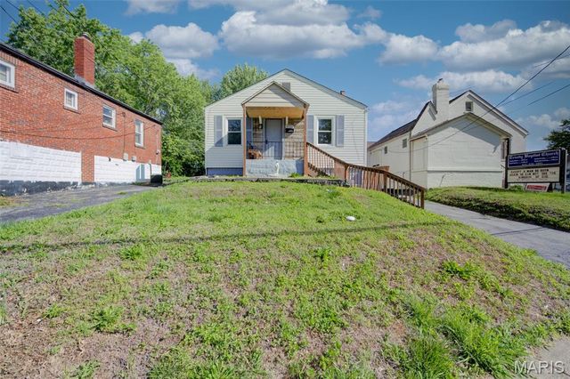 9721 Midland Boulevard, Overland, MO 63114