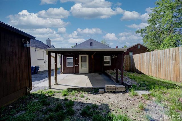 9721 Midland Boulevard, Overland, MO 63114