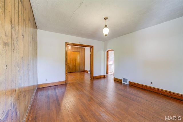 9721 Midland Boulevard, Overland, MO 63114