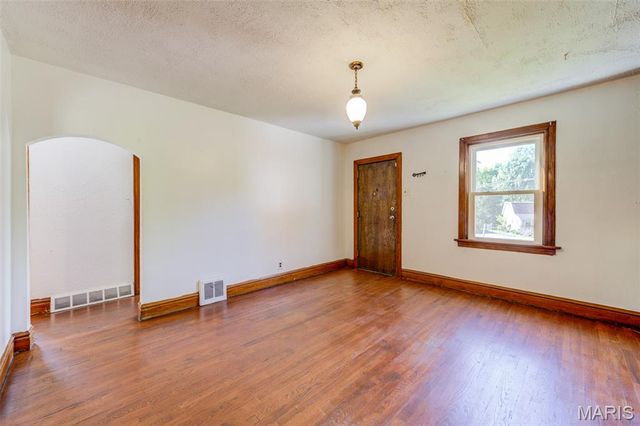 9721 Midland Boulevard, Overland, MO 63114