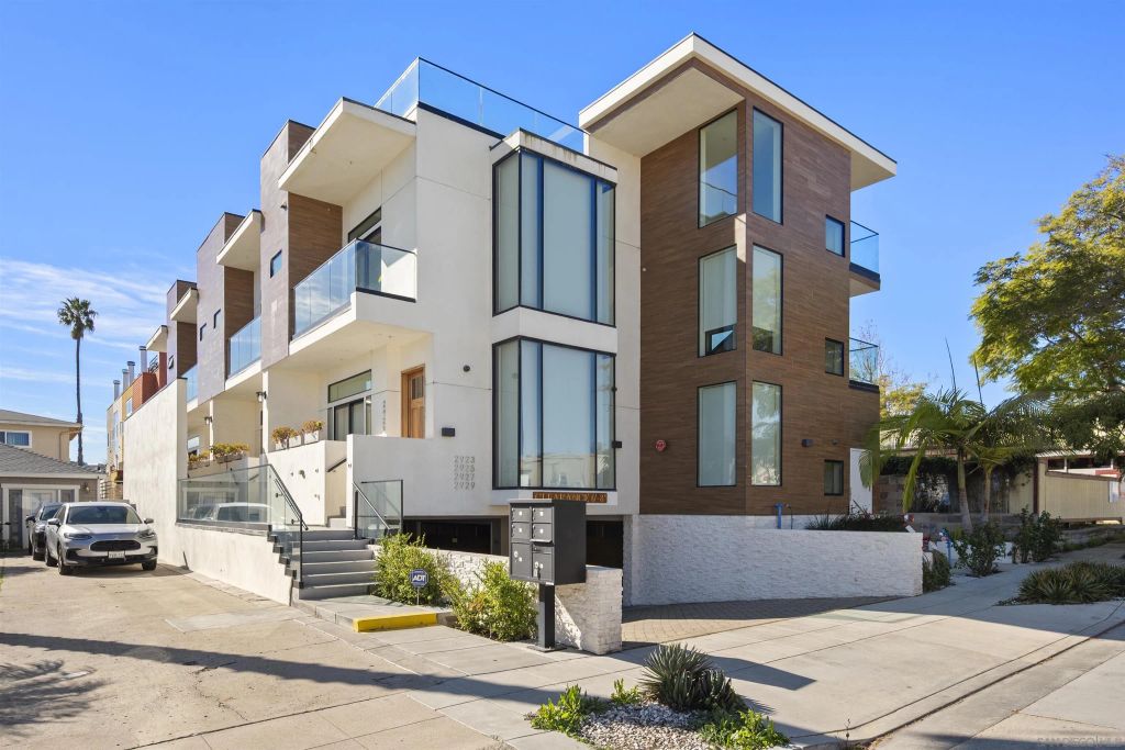 2925 Upshur, San Diego, CA 92106