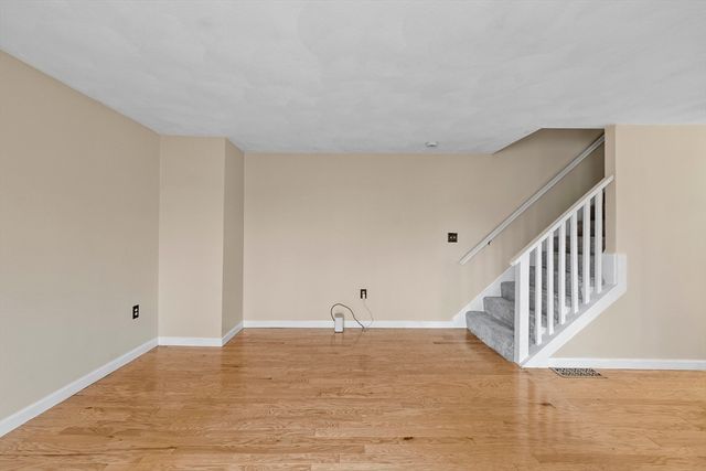 235 Oakland Ave 235, Methuen, MA 01844