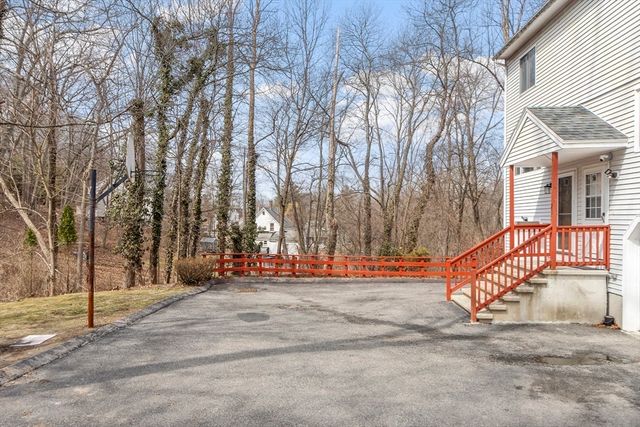 235 Oakland Ave 235, Methuen, MA 01844