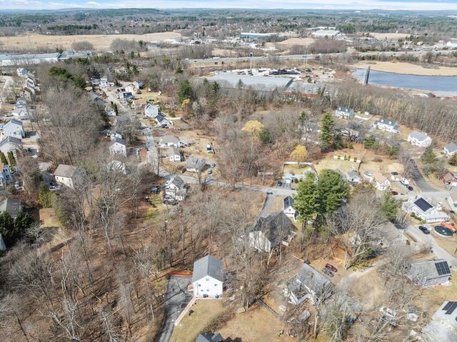 235 Oakland Ave 235, Methuen, MA 01844