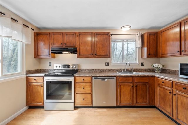 235 Oakland Ave 235, Methuen, MA 01844