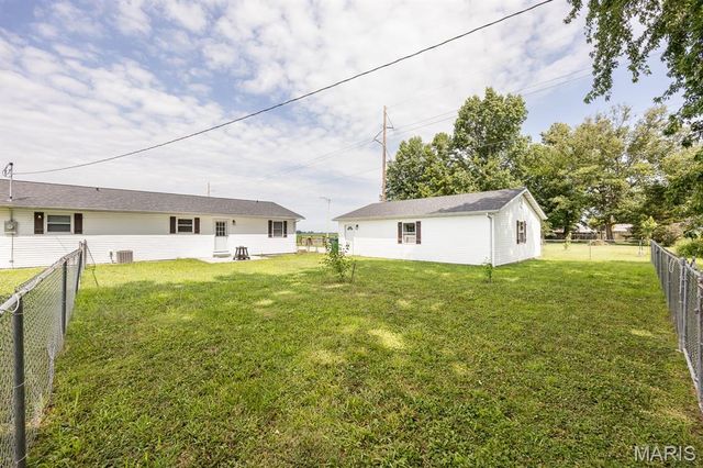 2309 S 6th Street, Fayetteville, IL 62258