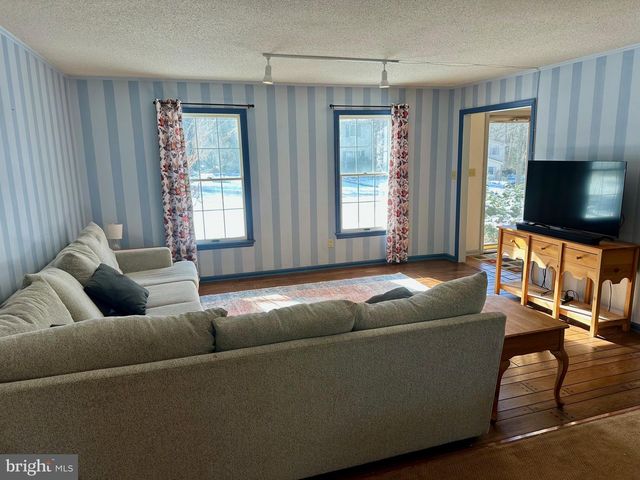 207 CANTERBURY DR, State College, PA 16803