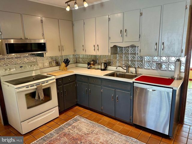 207 CANTERBURY DR, State College, PA 16803