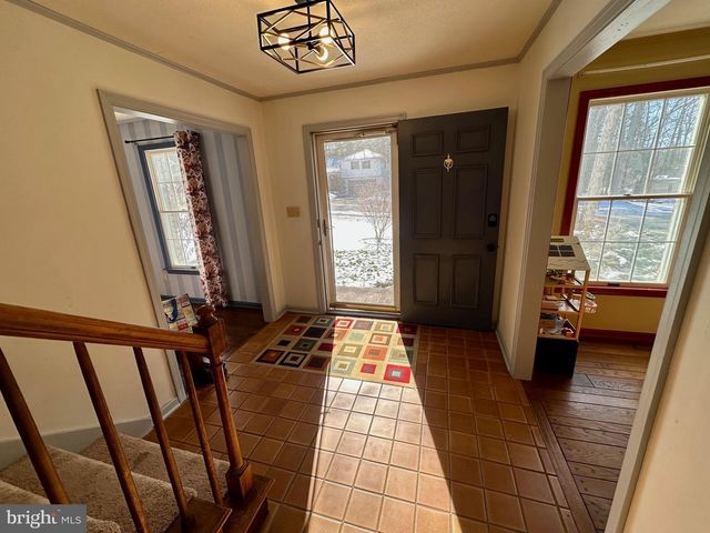 207 CANTERBURY DR, State College, PA 16803