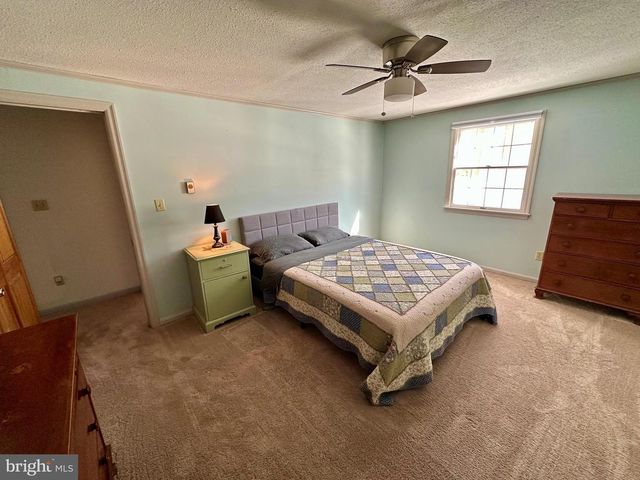 207 CANTERBURY DR, State College, PA 16803