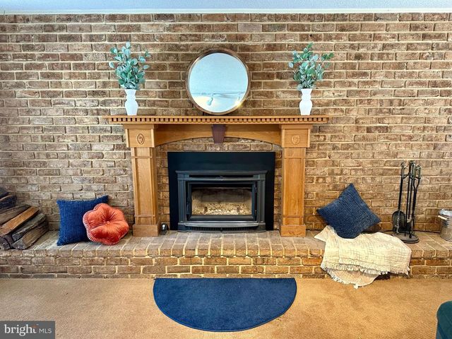 207 CANTERBURY DR, State College, PA 16803