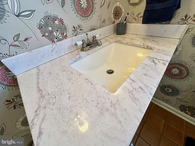 207 CANTERBURY DR, State College, PA 16803