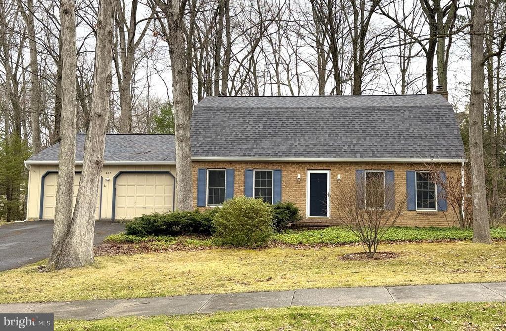 207 CANTERBURY DR, State College, PA 16803