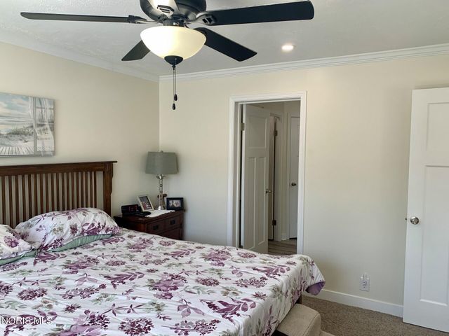 203 Meadowood Drive, Walbridge, OH 43465