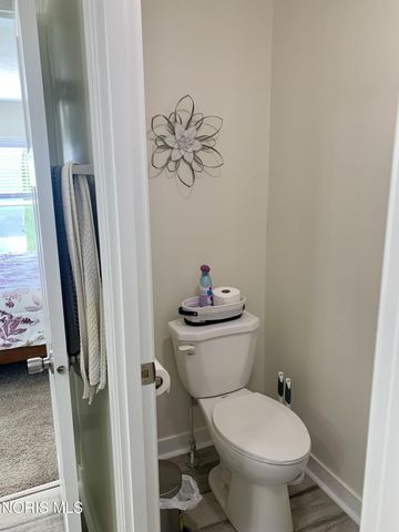 203 Meadowood Drive, Walbridge, OH 43465