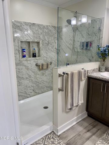 203 Meadowood Drive, Walbridge, OH 43465