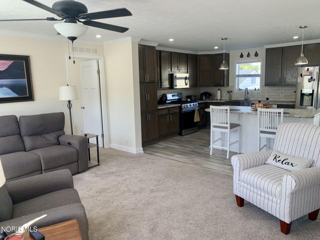 203 Meadowood Drive, Walbridge, OH 43465