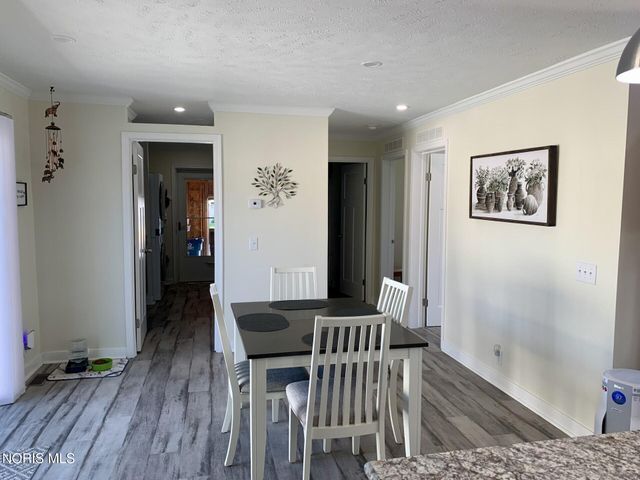 203 Meadowood Drive, Walbridge, OH 43465