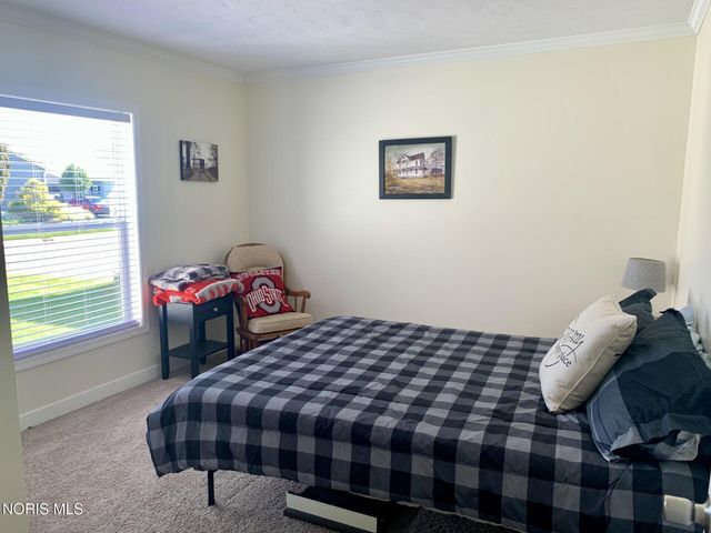 203 Meadowood Drive, Walbridge, OH 43465