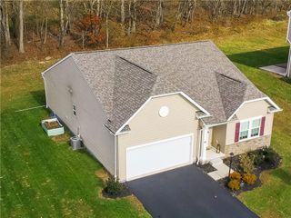 136 Cameron Square Dr, Connoquenessing Boro, PA 16033