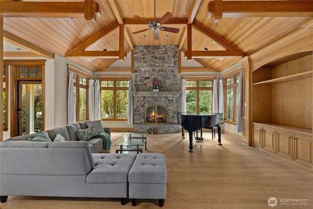 22025 NE 82nd Place, Redmond, WA 98053