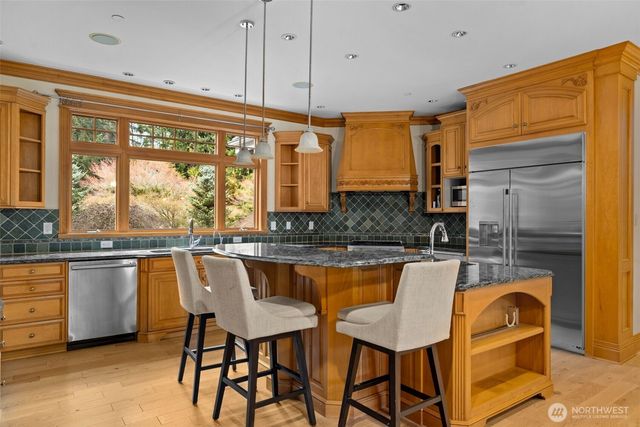 22025 NE 82nd Place, Redmond, WA 98053