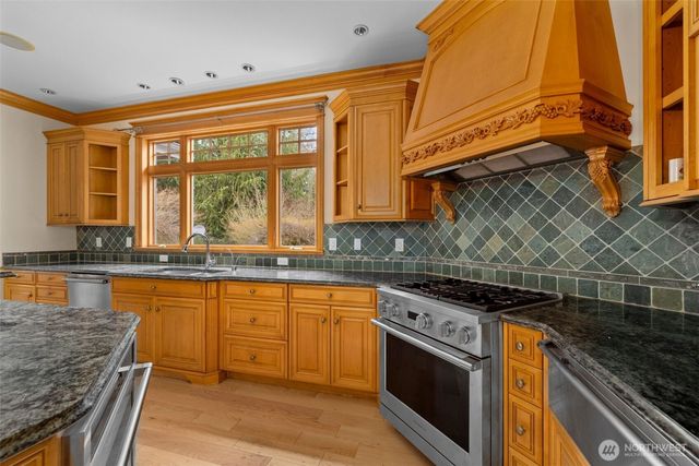 22025 NE 82nd Place, Redmond, WA 98053