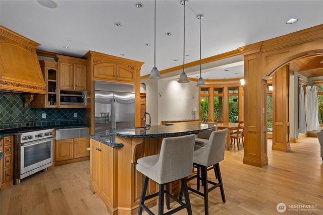 22025 NE 82nd Place, Redmond, WA 98053