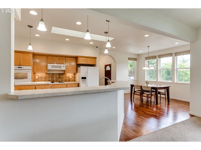 38334 MCCAULEY RIDGE Dr, Springfield, OR 97478