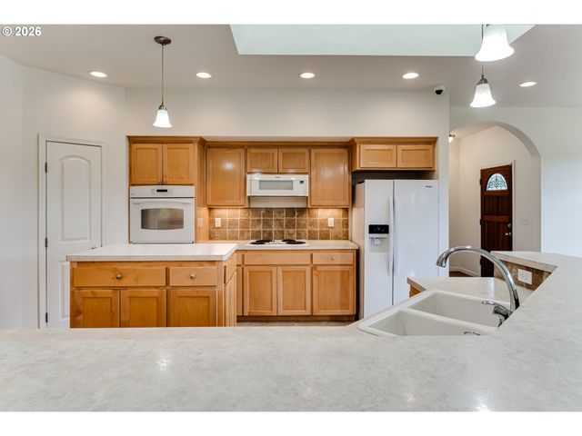 38334 MCCAULEY RIDGE Dr, Springfield, OR 97478