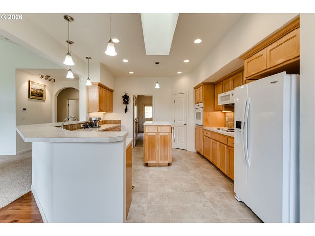 38334 MCCAULEY RIDGE Dr, Springfield, OR 97478