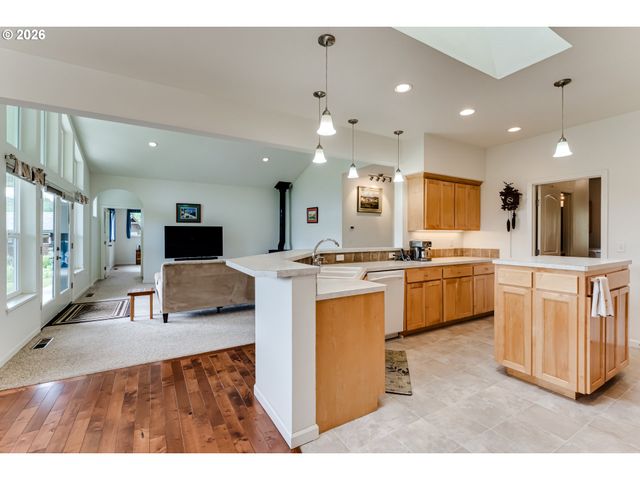 38334 MCCAULEY RIDGE Dr, Springfield, OR 97478