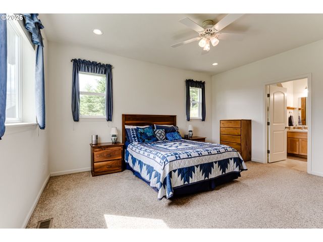 38334 MCCAULEY RIDGE Dr, Springfield, OR 97478