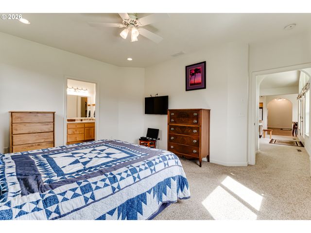 38334 MCCAULEY RIDGE Dr, Springfield, OR 97478