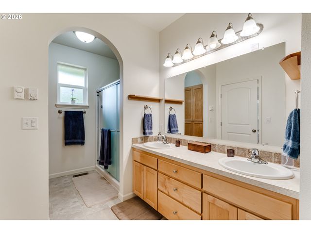 38334 MCCAULEY RIDGE Dr, Springfield, OR 97478