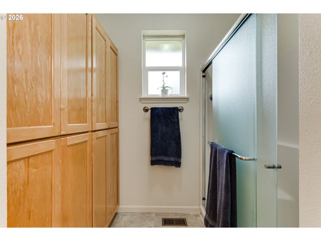 38334 MCCAULEY RIDGE Dr, Springfield, OR 97478
