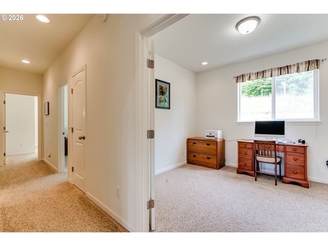 38334 MCCAULEY RIDGE Dr, Springfield, OR 97478