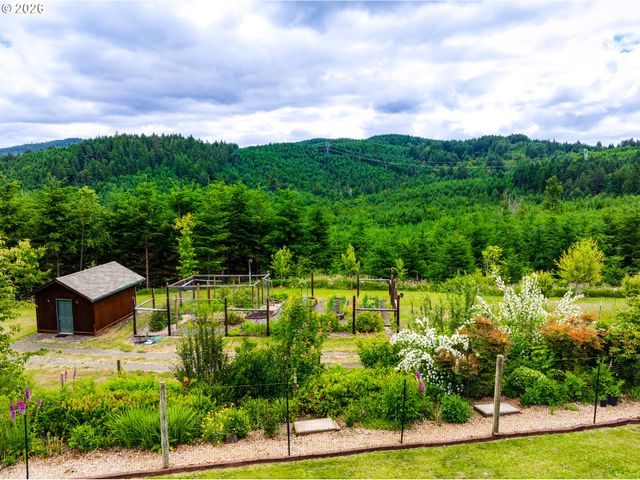 38334 MCCAULEY RIDGE Dr, Springfield, OR 97478