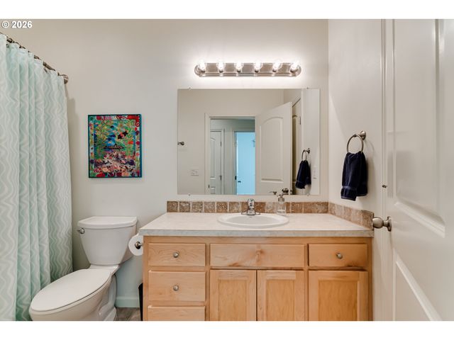 38334 MCCAULEY RIDGE Dr, Springfield, OR 97478
