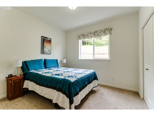 38334 MCCAULEY RIDGE Dr, Springfield, OR 97478